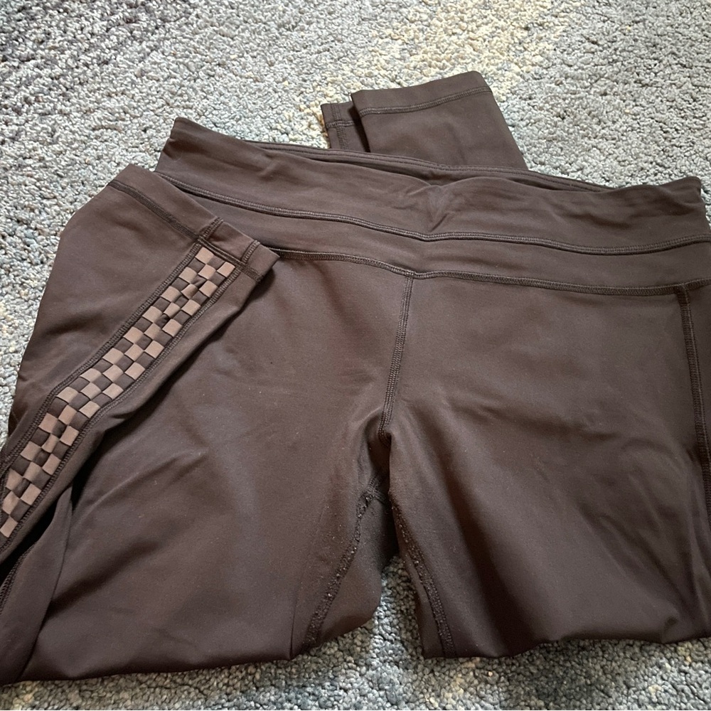 Lululemon workout capris with calf detail